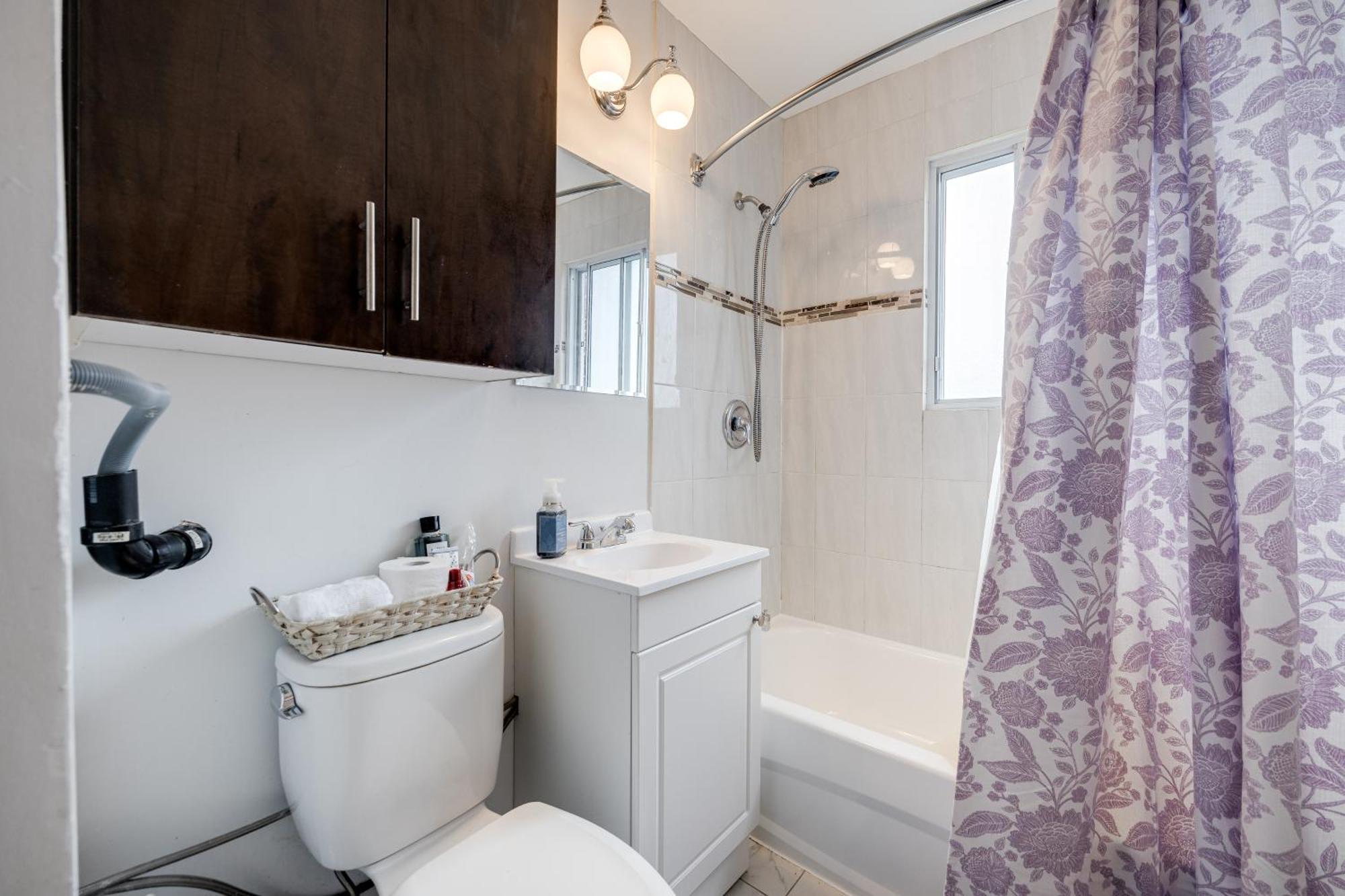 Eglinton West Guest Suite Toronto Buitenkant foto