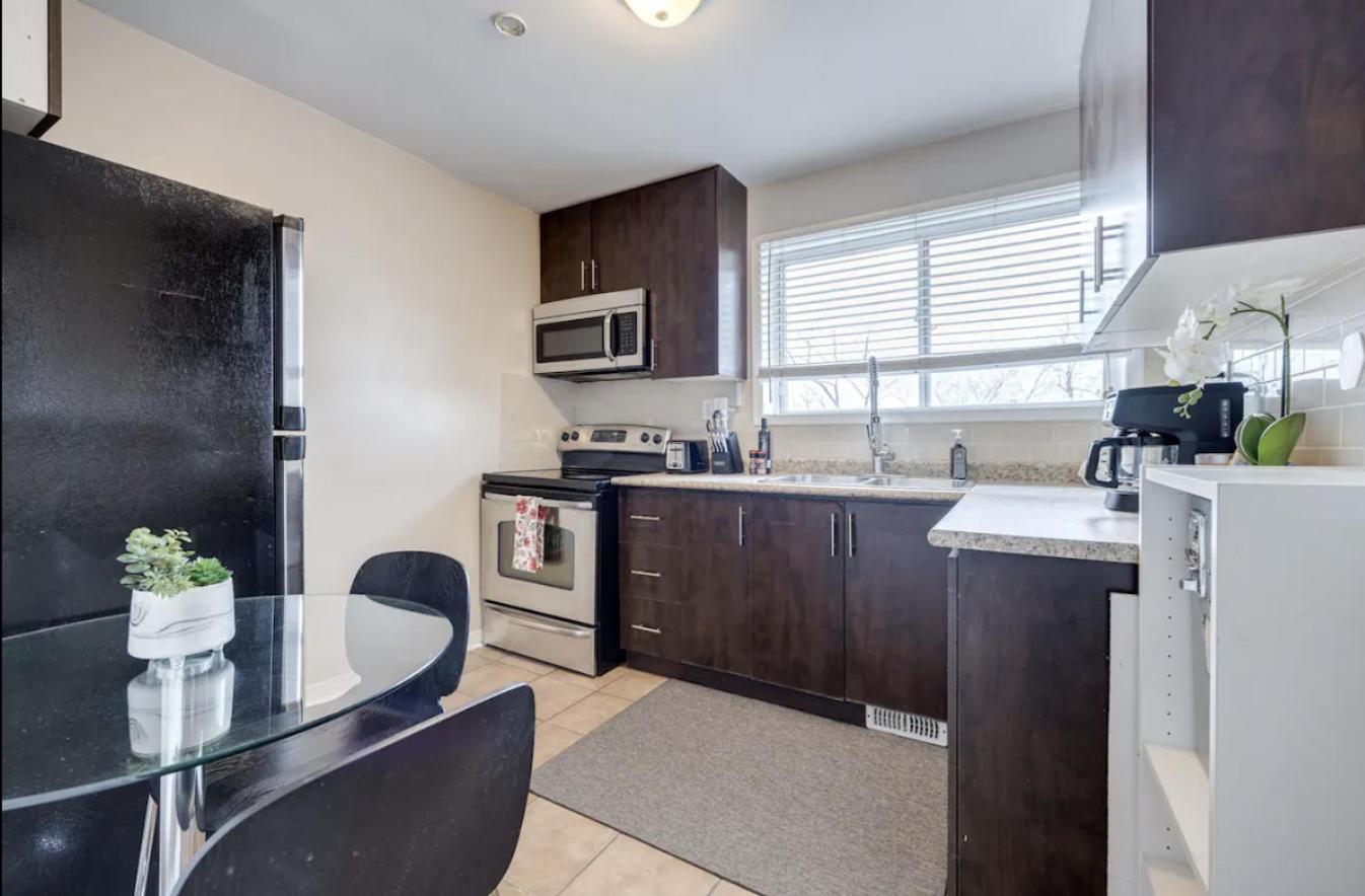 Eglinton West Guest Suite Toronto Buitenkant foto